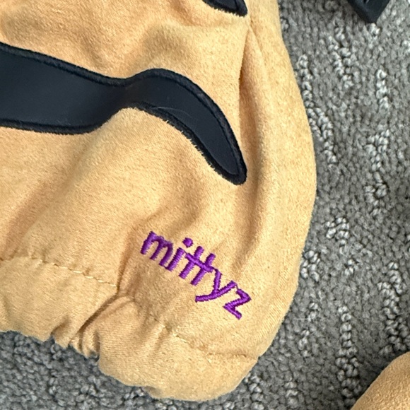 Kids Tiger Mittens - Orange and Black - Picture 8 of 9